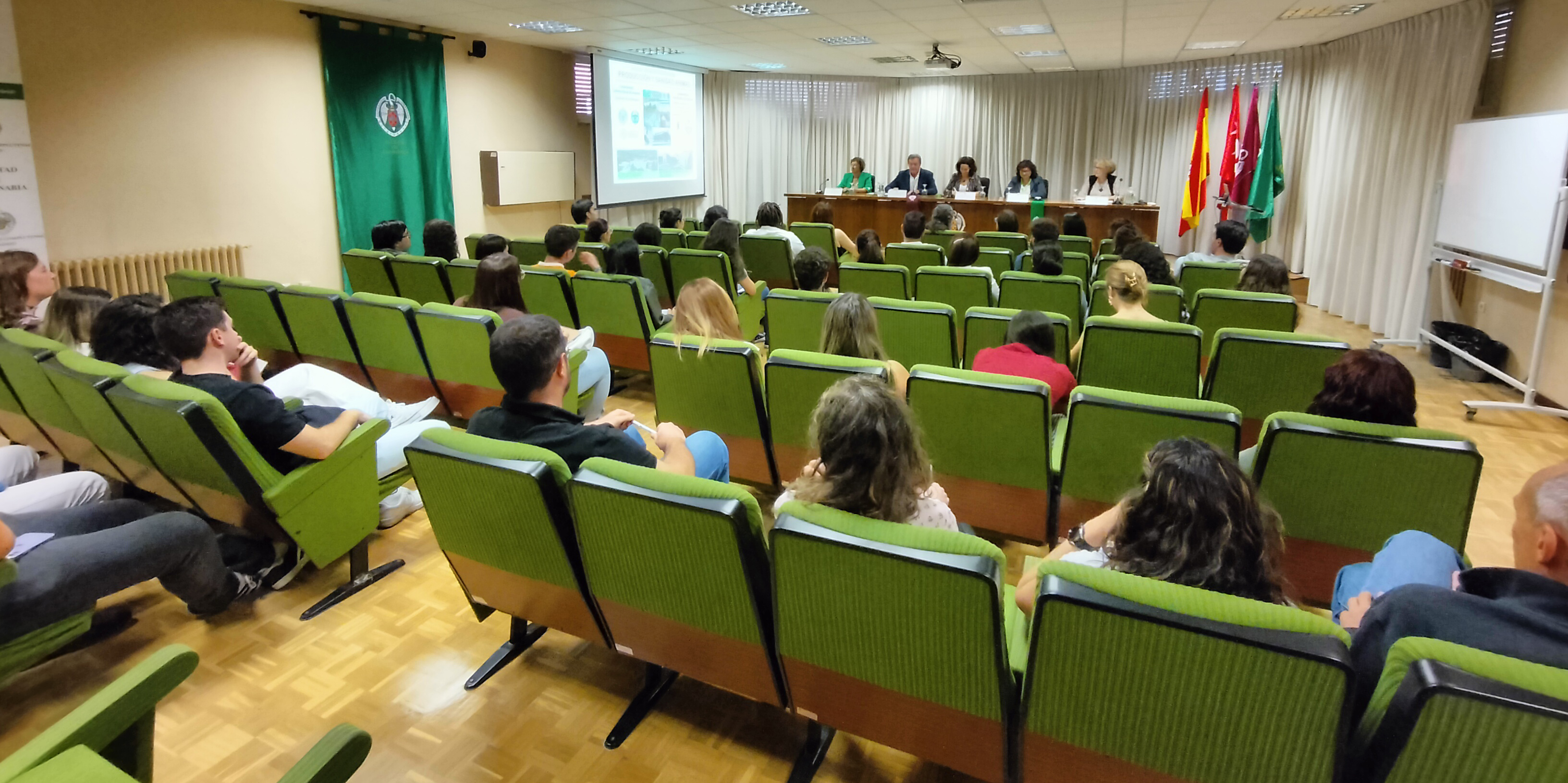 El Máster en Producción y Sanidad Animal, nº1 en el ranking "El Mundo" 2025/26